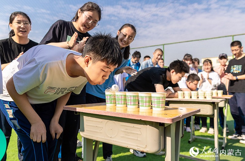Hohhot : des activités variées organisées pour gérer le stress des élèves de troisième année