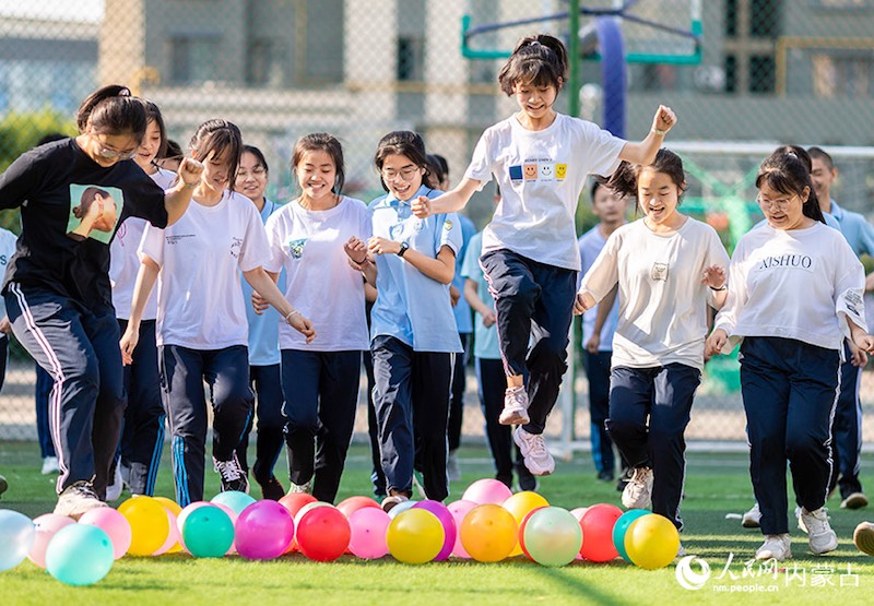 Hohhot : des activités variées organisées pour gérer le stress des élèves de troisième année