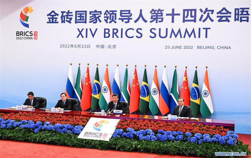 Xi Jinping appelle les pays des BRICS à poursuivre l'esprit novateur et la coopération