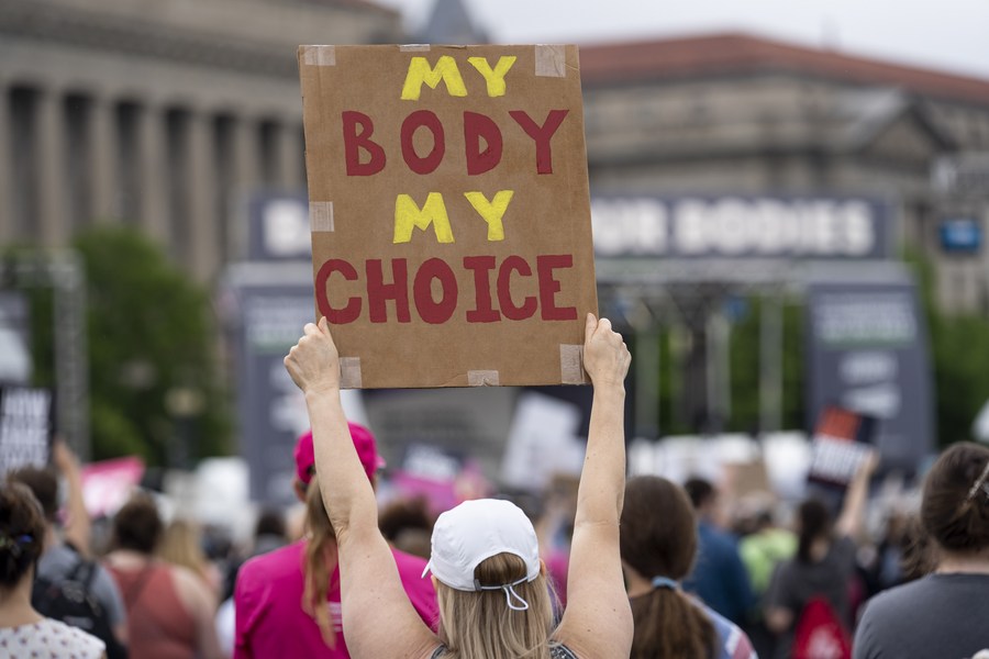 Etats-Unis : la Cour suprême annule une décision historique sur le droit à l'avortement