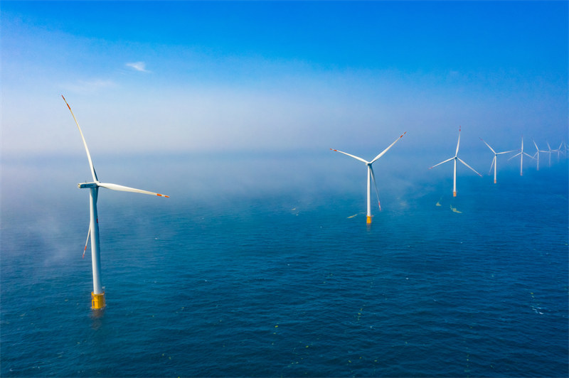 Shandong : la production d'énergie éolienne en mer dépasse un milliard de kwh à Yantai