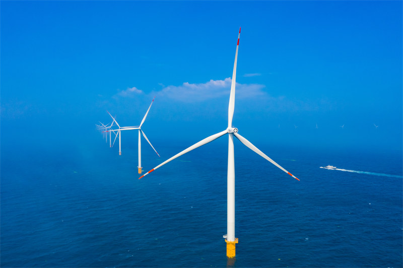 Shandong : la production d'énergie éolienne en mer dépasse un milliard de kwh à Yantai