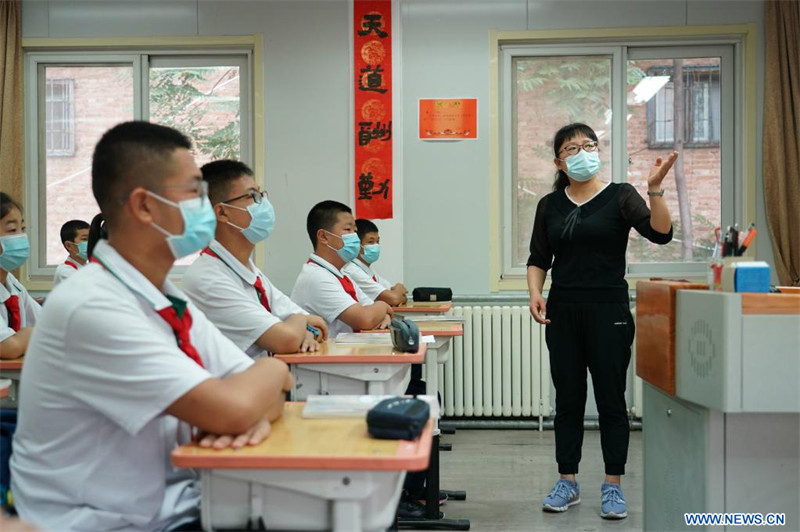 Rouverture des écoles primaires et secondaires à Beijing