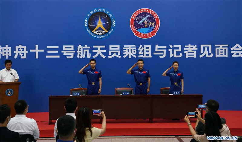 Conférence de presse de l'équipage de Shenzhou-13