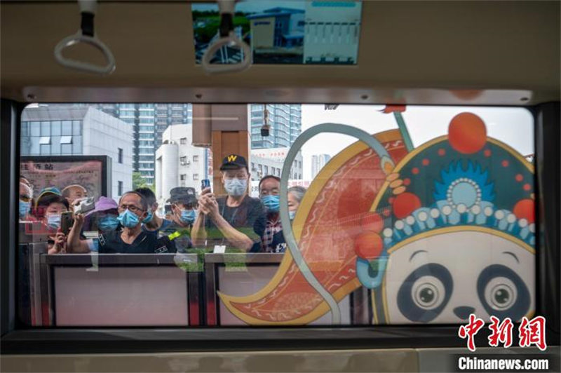 Sichuan : mise à l'essai de trains intelligents sans rails à Chengdu