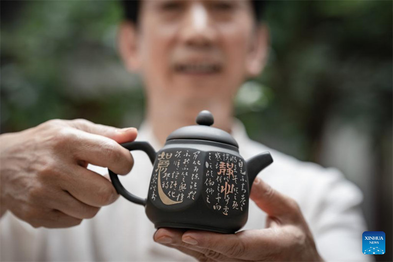 Un artisan fait rayonner les techniques traditionnelles de fabrication de poteries