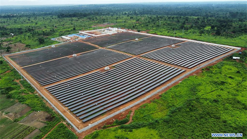 Centrafrique : la centrale photovoltaïque construite par la Chine soulage les pénuries d'électricité