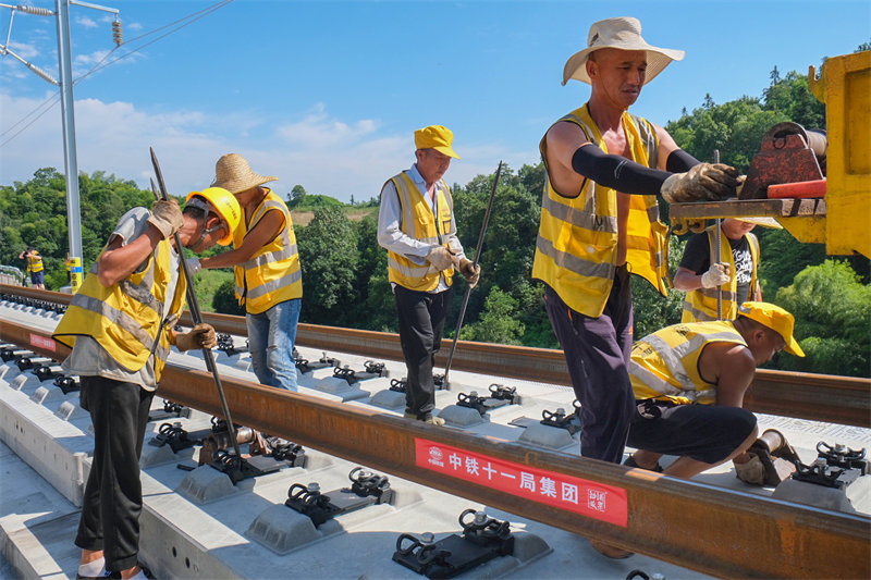 Hunan : fin des travaux de jonction de la ligne ferroviaire à grande vitesse Changde-Yiyang-Changsha