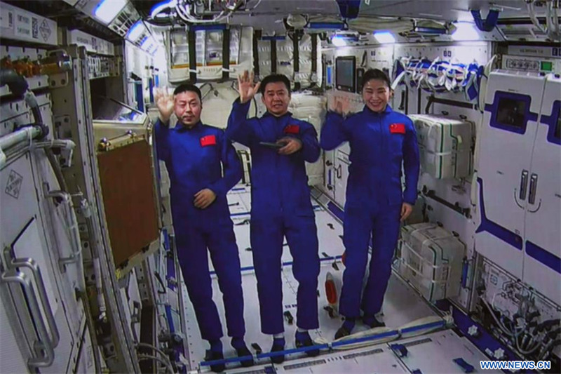 Les astronautes de Shenzhou-14 entrent dans le module laboratoire Wentian