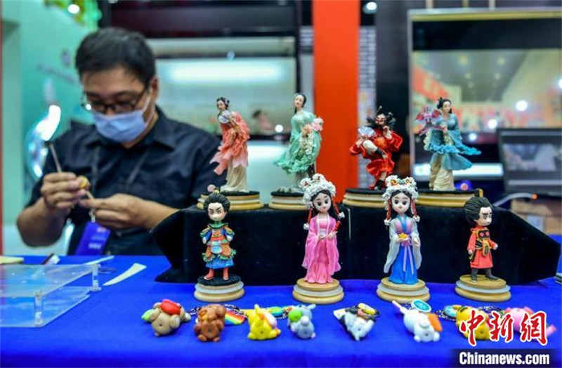 Xinjiang : ouverture de l'exposition du patrimoine culturel immatériel à Urumqi