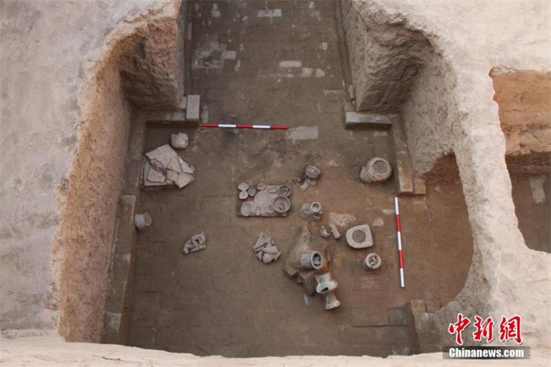 Des carreaux de sol à motif de dragon découverts à Xi'an