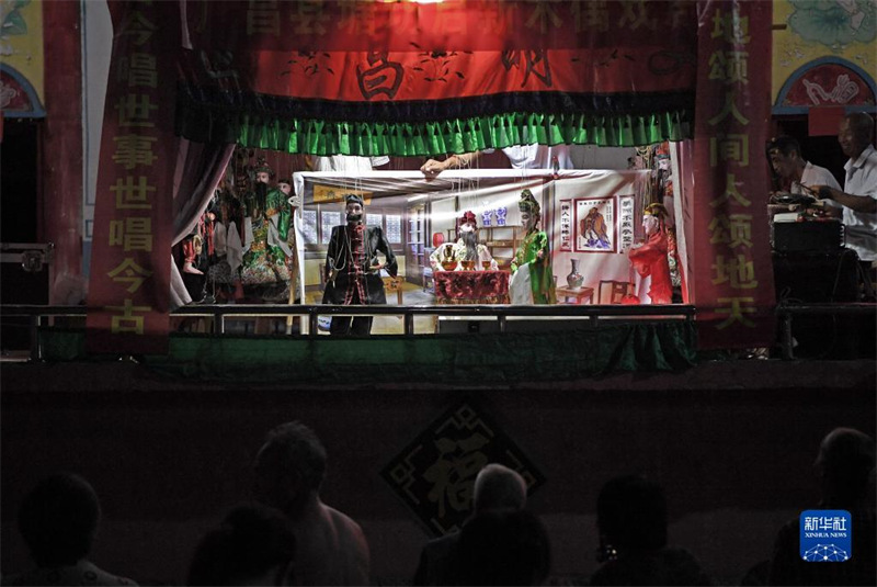 Jiangxi : une troupe paysanne donne des spectacles de marionnettes depuis 25 ans