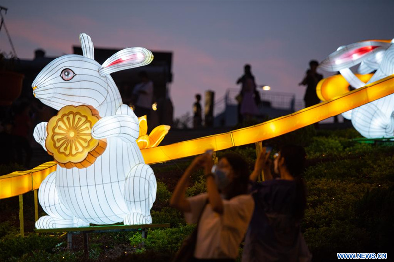 Chine : décorations pour la fête de la mi-automne à Macao