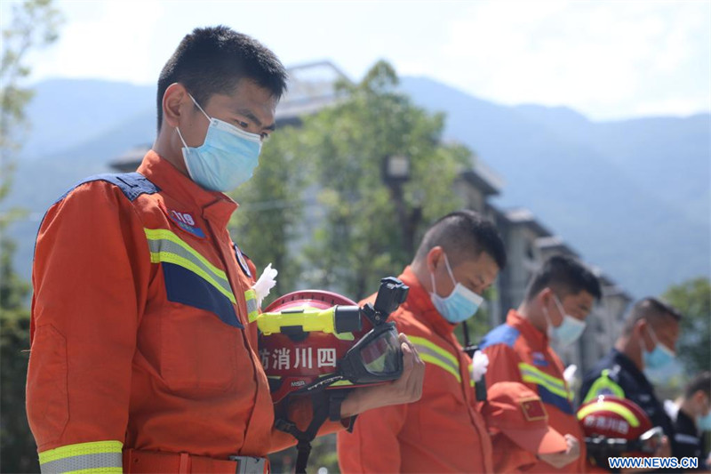 Chine : hommage aux victimes du séisme de Luding