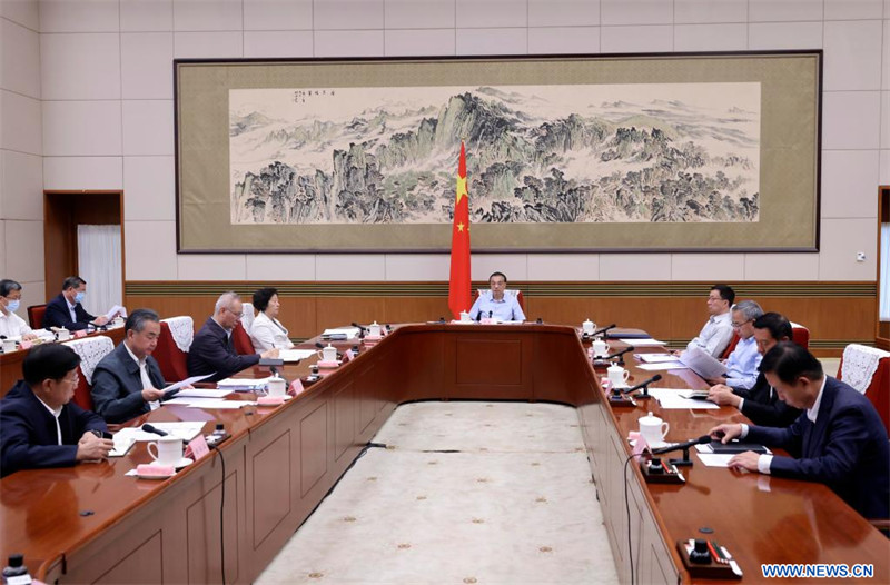 Le PM chinois met l'accent sur la mise en oeuvre des politiques pour stabiliser l'économie