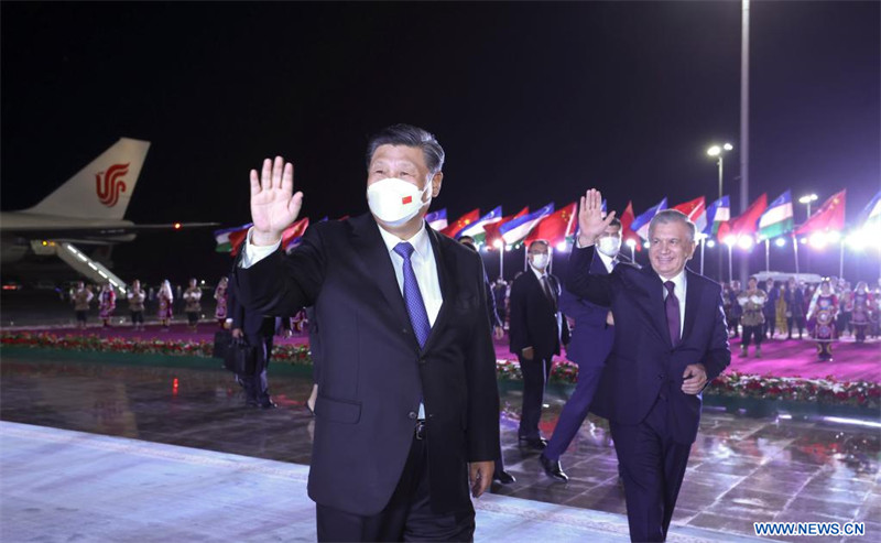 Xi Jinping arrive en Ouzbékistan pour une visite d'Etat et le sommet de l'OCS