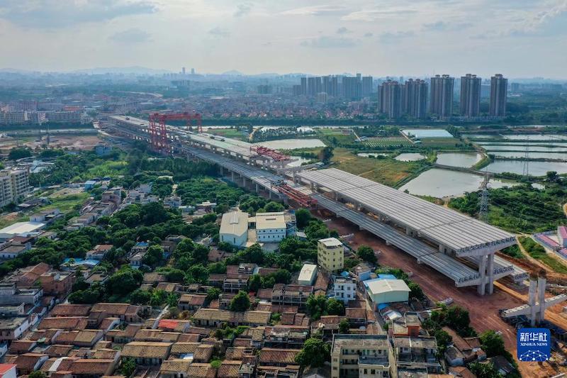 L'autoroute à double niveau en construction à Dongguan, pour l'économie de ressources des terres 