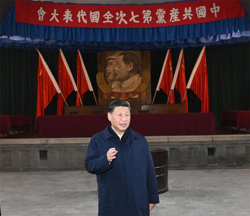 Xi Jinping conduit la direction du PCC pour visiter une ancienne base révolutionnaire