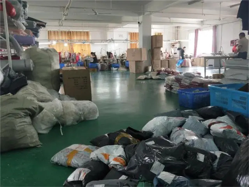 Anhui : 10 000 robes de mariée sortent chaque jour des usines du canton de Dingji