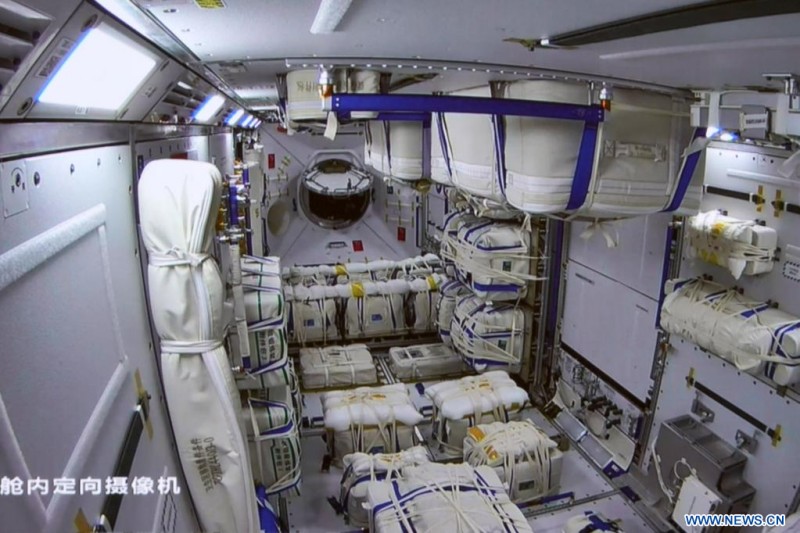 Les astronautes de Shenzhou-14 pénètrent dans le module laboratoire Mengtian