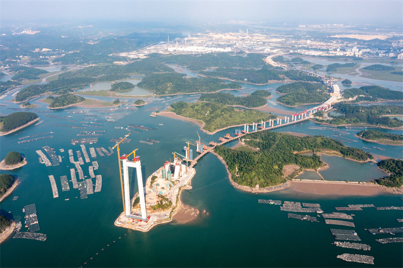 Guangxi : la construction du pont de Longmen est en cours