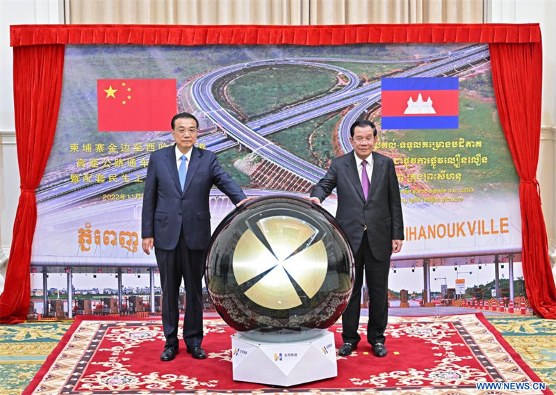 Le Premier ministre chinois discute du renforcement de la coopération bilatérale avec son homologue cambodgien