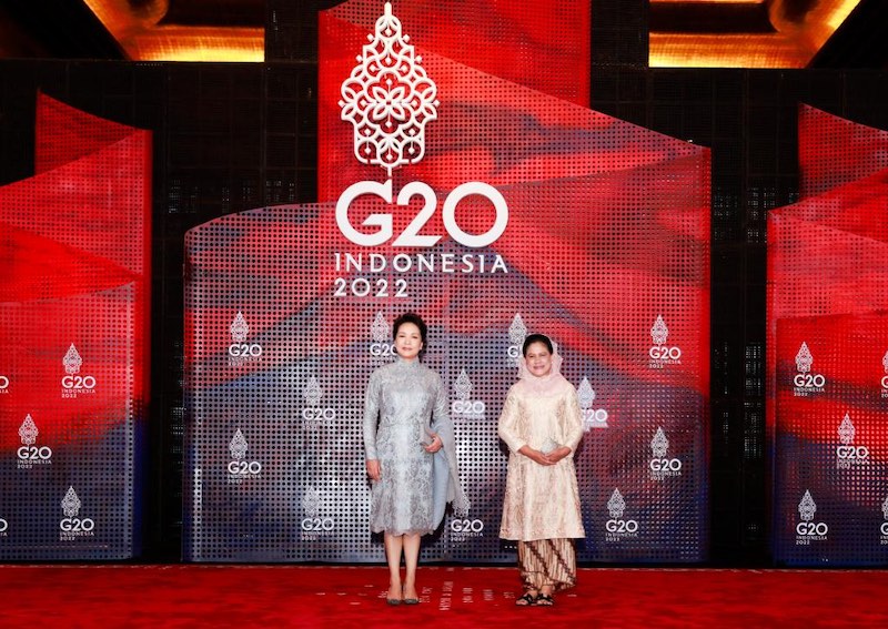 Peng Liyuan rencontre la Première dame indonésienne