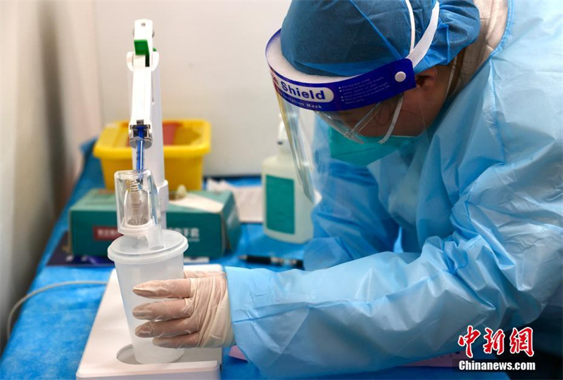 Beijing lance une campagne de vaccination contre le COVID-19 par inhalation