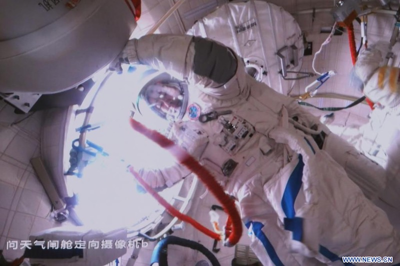 Les taïkonautes de Shenzhou-14 terminent une sortie extravéhiculaire de cinq heures et demie