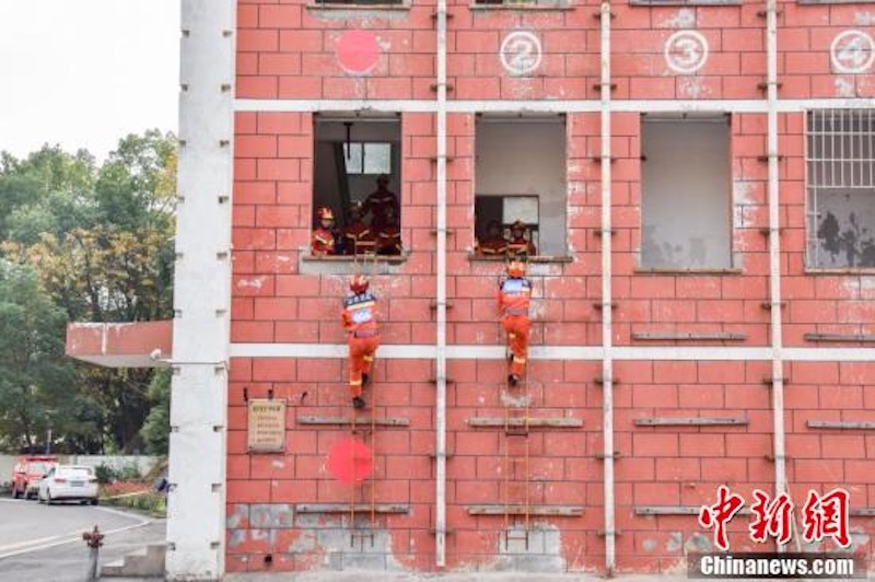 Hubei : un concours de compétences professionnelles de la protection contre l'incendie organisé à Huangshi