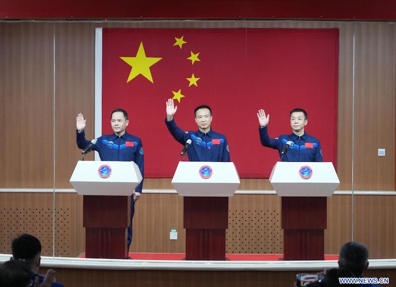 Les taïkonautes de la mission chinoise Shenzhou-15 rencontrent la presse
