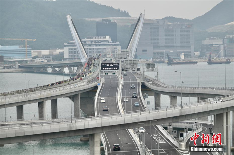 Hong Kong : Le tunnel de Tseung Kwan O-Lam Tin et la liaison trans-baie de Tseung Kwan O officiellement ouverts à la circulation