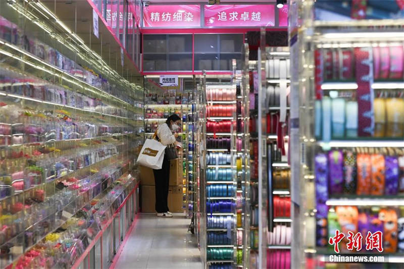 Guangzhou : la zone commerciale textile de Zhongda dans le district de Haizhou a repris ses activités