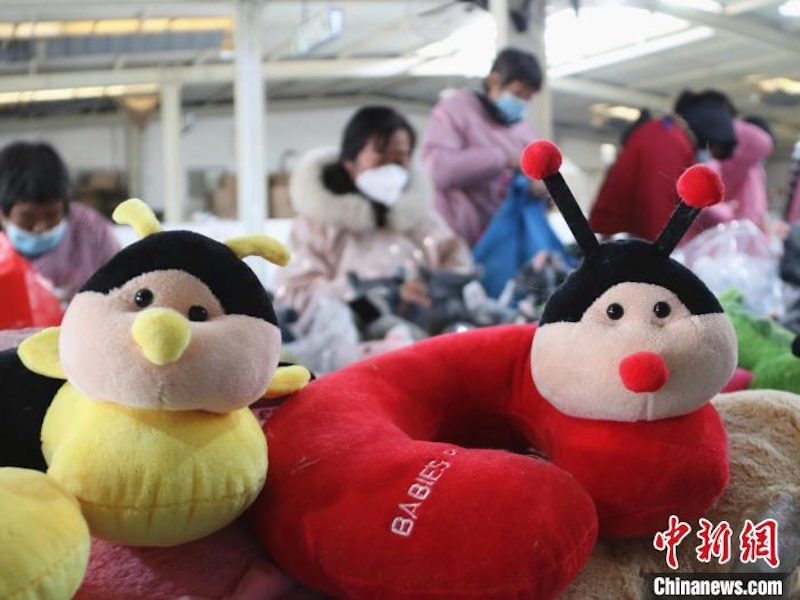 Shandong : les jouets en peluche fabriqués à Heze se vendent bien à l'étranger