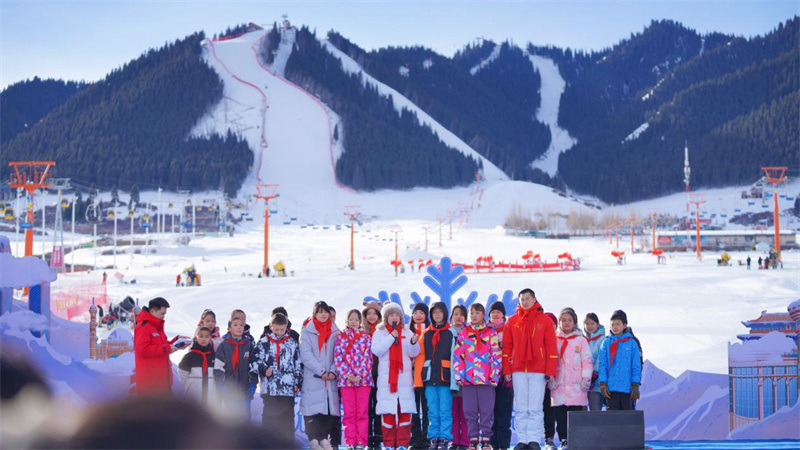 Xinjiang : le 20e Festival de la glace et de la neige d'Urumqi a débuté par une série de 69 activités destinées à accueillir les visiteurs