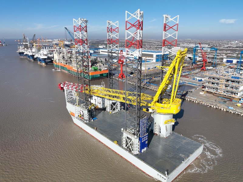 Jiangsu : le premier navire équipé d'énergie éolienne auto-élévateur de 3 000 tonnes a été livré à Qidong