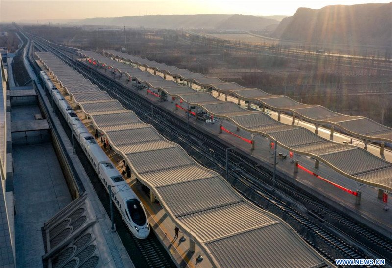 Mise en service d'une nouvelle ligne ferroviaire à grande vitesse dans le nord-ouest de la Chine
