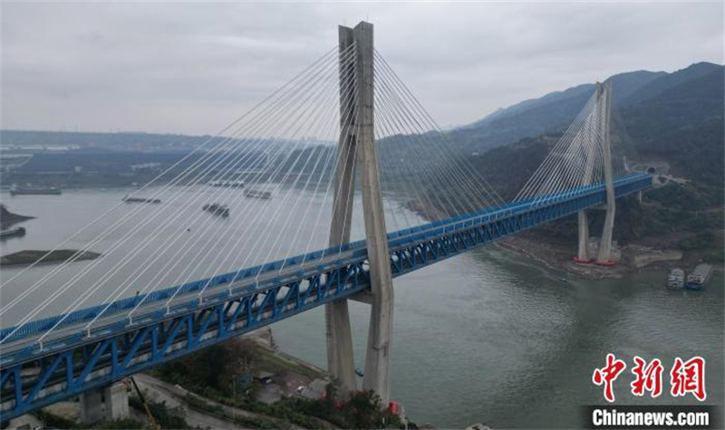Chongqing : créant plusieurs records nationaux, le pont Mingyuexia sur le Yangtsé sera ouvert à la circulation aujourd'hui