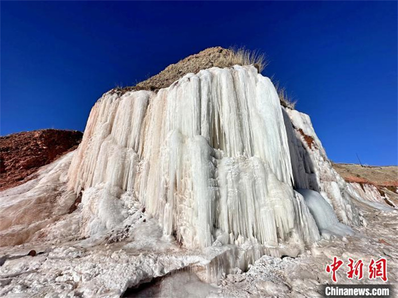 Qinghai : un paysage de cascade de glace « écologique original » apparaît sur la rivière Lancang à Zaduo