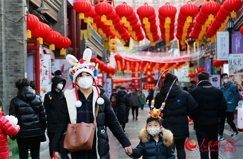 A l'approche du Nouvel An chinois, la consommation explose dans toute la Chine avec une atmosphère festive