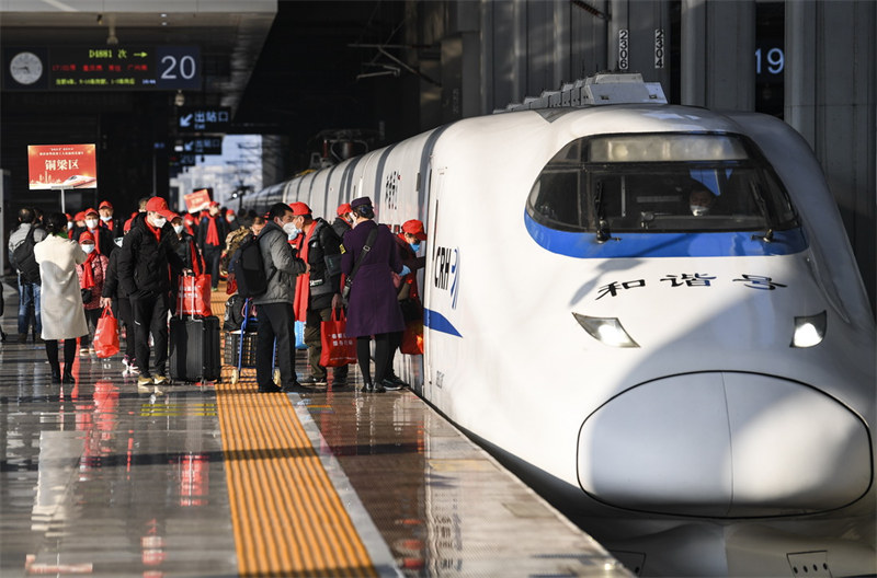 Chongqing : le premier train spécial pour les travailleurs migrants de 2023 est parti