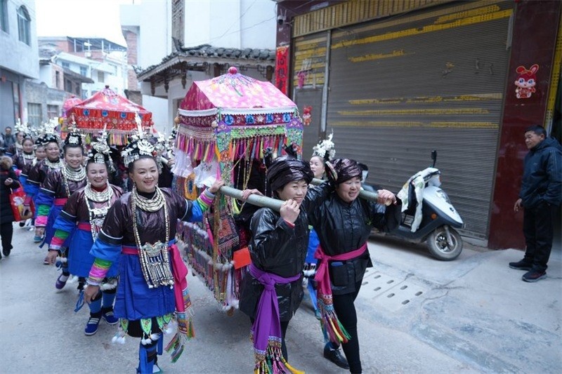 Guizhou : le folklore coloré attire les visiteurs dans le comté de Congjiang