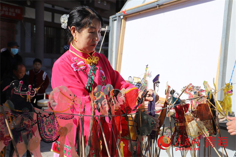 Qinghai : le théâtre d'ombres chinoises de Hehuang est « vivant » et la saveur du Nouvel An est forte
