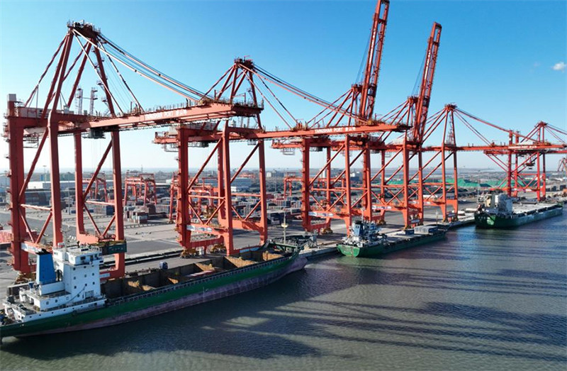 Hebei : le débit de marchandises du port de Tangshan se hisse au deuxième rang mondial