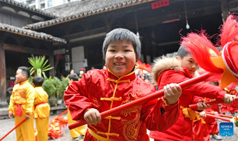Diverses activités culturelles populaires organisées en Chine pour célébrer la prochaine Fête des Lanternes