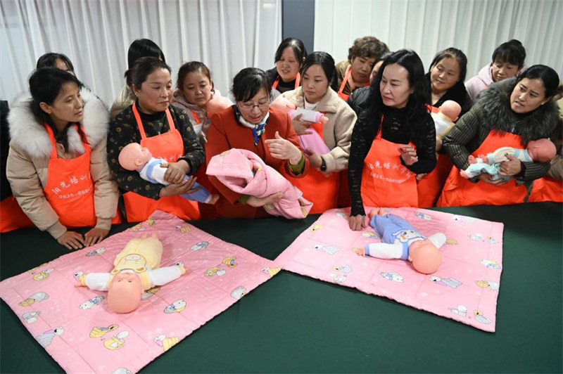Shandong : la formation aux compétences ménagères favorise l'emploi à Liaocheng