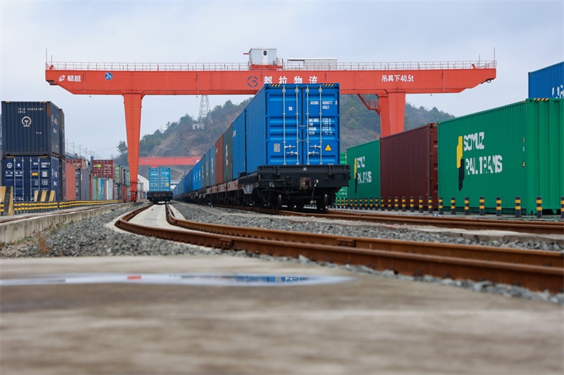 Les trains de fret Chine-Europe aident « les marchandises du Guizhou à sortir des montagnes »