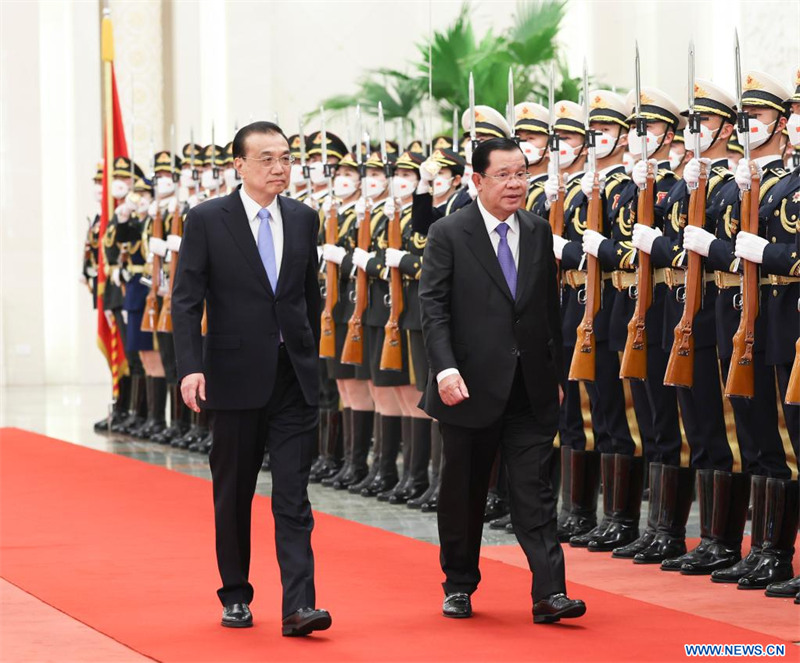 Le PM chinois s'entretient avec son homologue cambodgien