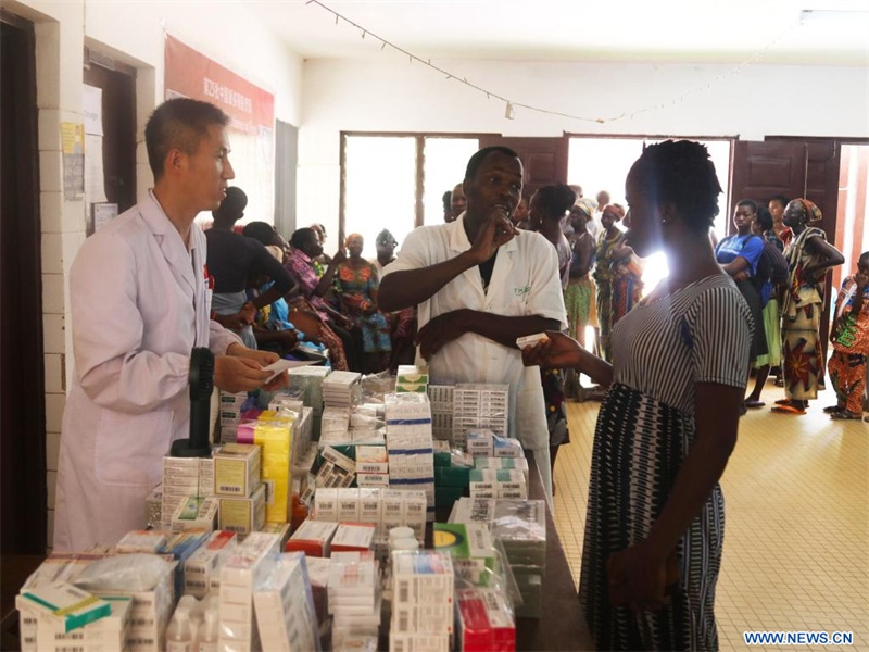 L'équipe médicale chinoise fournit des services médicaux gratuits au Togo
