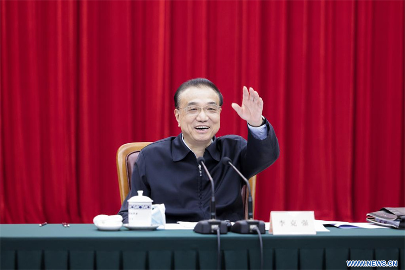 Le Premier ministre chinois met l'accent sur l'innovation en matière de macro-réglementation et sur la stabilisation de l'économie